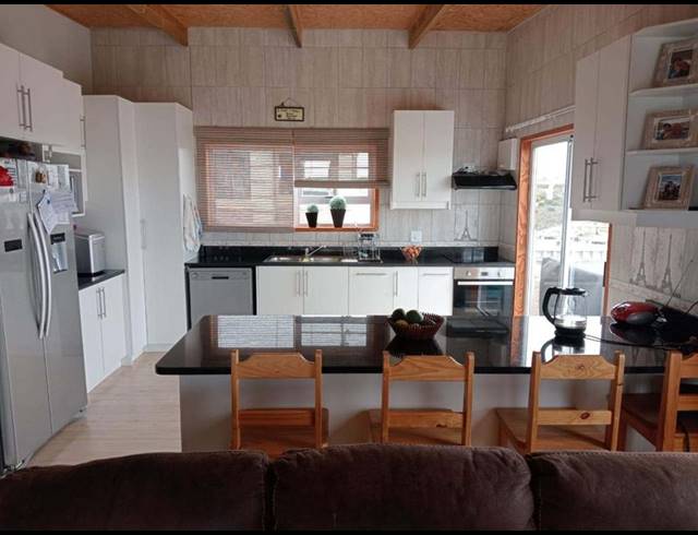 5 BEDROOM HOUSE FOR SALE IN SEEMEEU PARK